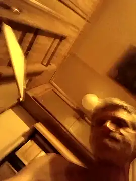 sucktraewil webcam show