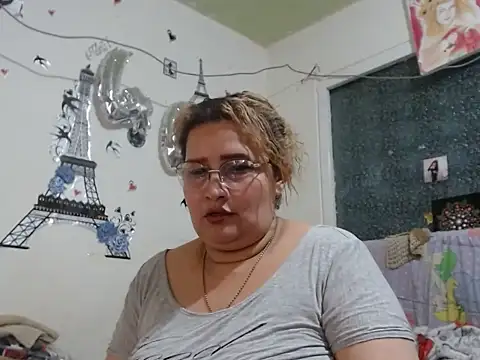 Perla1981-- Adlı Modelin Canlı XXX Sohbeti