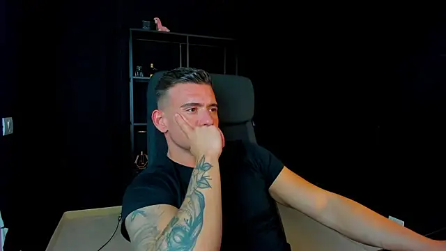 ElijahThorne's Live XXX Chat