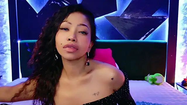 XXX chat uživo modela ElyaQuinn