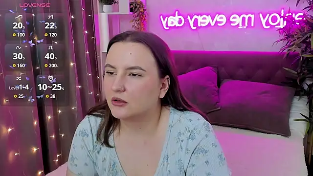 FeralPeach Chat XXX in diretta