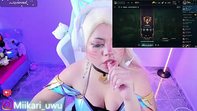 Ahri_Elderwood élő XXX-chatje