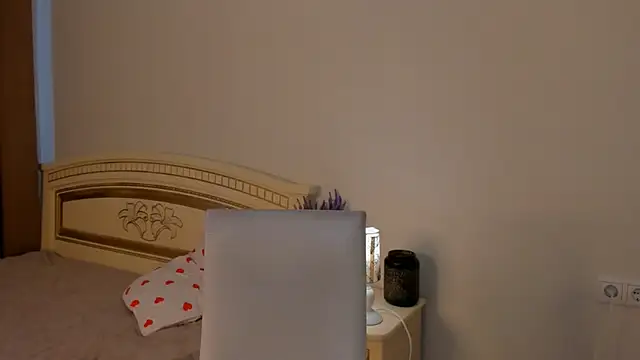 VelvetRisque élő XXX-chatje