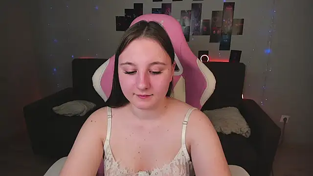 EvaxCharmのライブXXXチャット