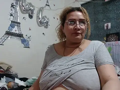 Perla1981--'s Live XXX Chat