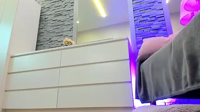 Reina_Cummings Adlı Modelin Canlı XXX Sohbeti