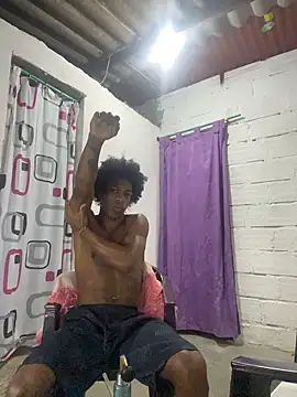 Larry-n-clouds: διαδικτυακό σόου στην κάμερα