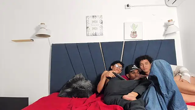 junior_cum18 Adlı Modelin Web Kamerası Şovu