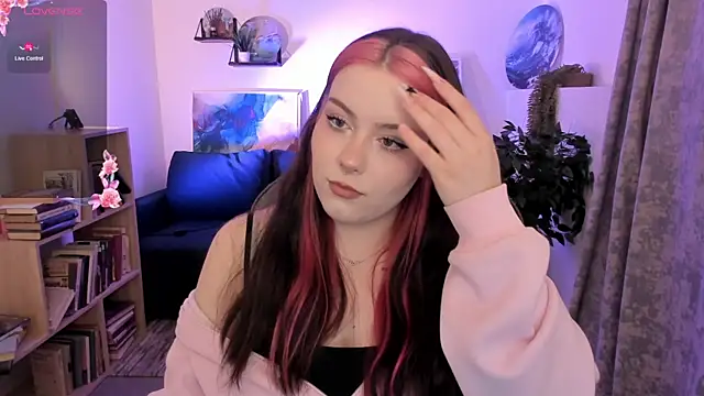 CoraMiel Adlı Modelin Canlı XXX Sohbeti