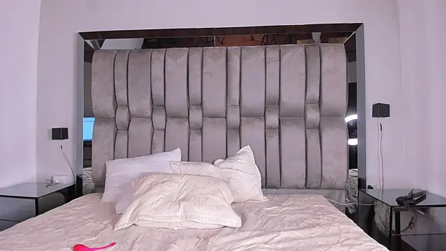 REINA_ADAHARA লাইভ XXX চ্যাট