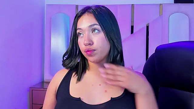 IsabellRodriguez18's Live XXX Chat