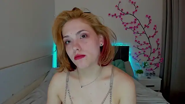 DellaRows' Live XXX Chat