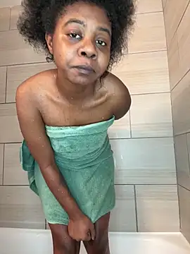 Pokazy przed kamerką – Ebony_Queeen