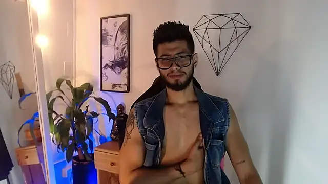 Colby_brown03 Show in webcam