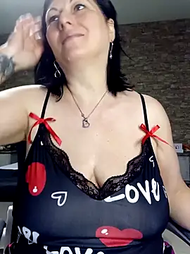 LeillaaX 即時 XXX 聊天