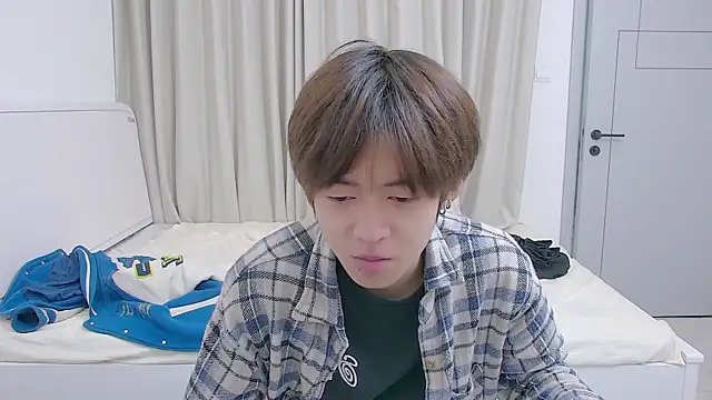 buding-001: διαδικτυακό σόου στην κάμερα