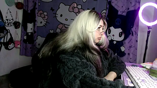 lussyevans24 live XXX chat