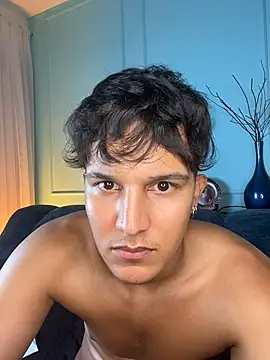 Leo_Savage_ Adlı Modelin Canlı XXX Sohbeti