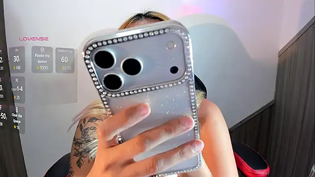 Chat +18 de Amanda_klaire ao vivo