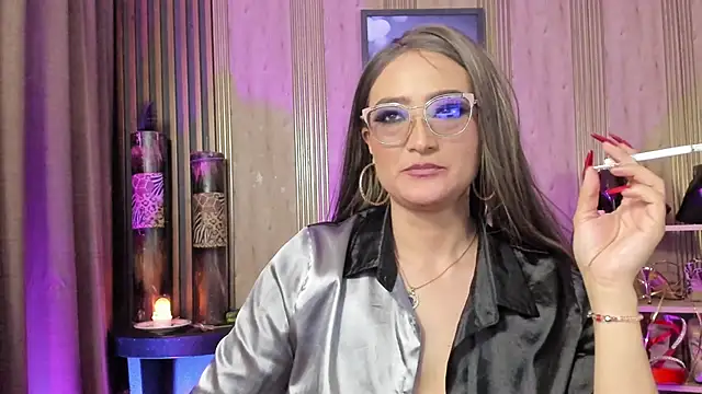 AdeleMourfg Adlı Modelin Canlı XXX Sohbeti