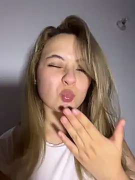 Lila2005's Live XXX Chat