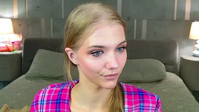 4example_Chloe – Live XXX-chat