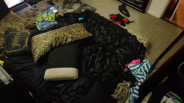 XXX chat uživo modela AQuickPhyx