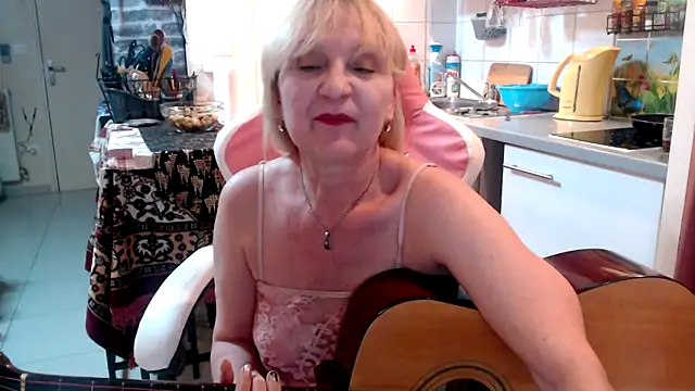 Ala-N-Dala élő XXX-chatje