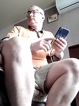 Nika_Malay: διαδικτυακό σόου στην κάμερα