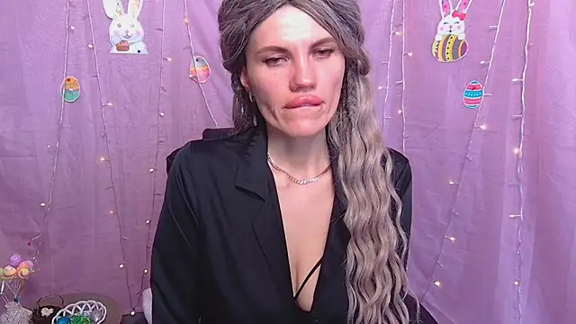 MilaLoona 现场XXX聊天