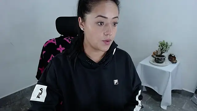 Chat +18 de jjulietha95 ao vivo