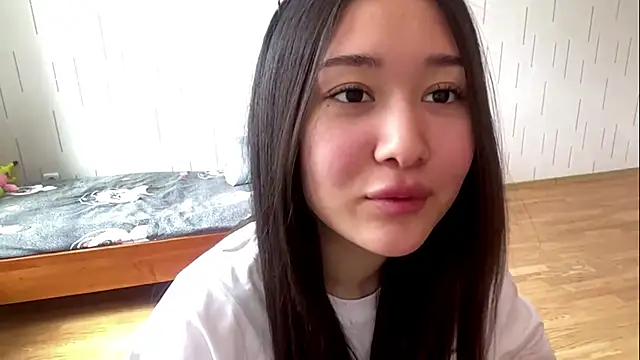 YourMiIa: απευθείας συνομιλία ΧΧΧ