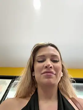 Girl-Mia Webcam show