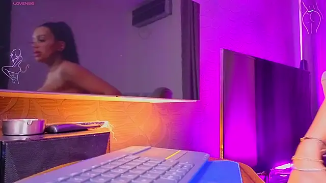 Pokazy przed kamerką – SinwithJessy