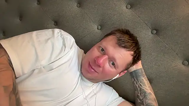 monster_d_2025 webcam show