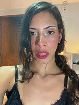 Chat +18 de Lia_Valmont ao vivo