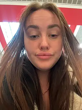 Chat +18 de KiraSunshine ao vivo