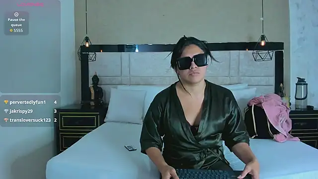 kimCosseyy Show in webcam