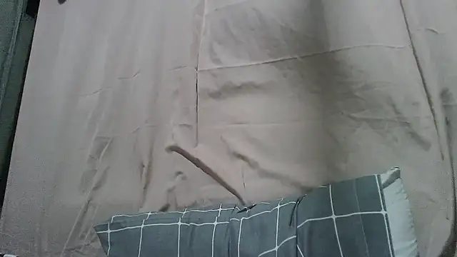 SarinaWhisenton: διαδικτυακό σόου στην κάμερα