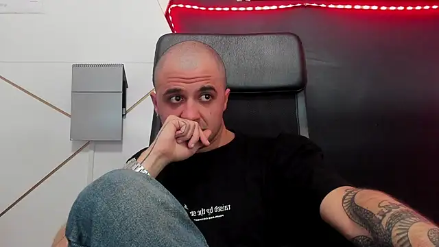 Pertunjukan Kamera Web JamesMyerss