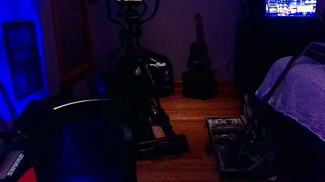 LEVIATHANX666: διαδικτυακό σόου στην κάμερα