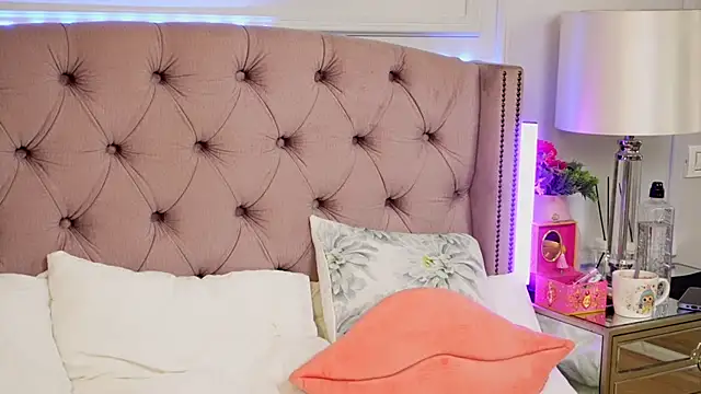 JenniferLovve Adlı Modelin Canlı XXX Sohbeti