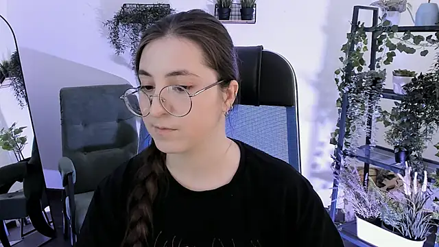 VirtuallVoyant's Live XXX Chat