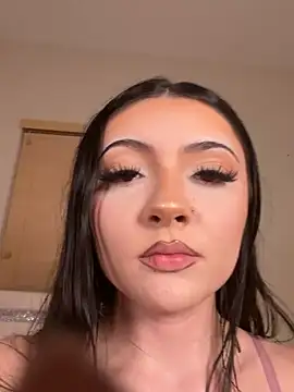 Badgirllmar: онлайн-секс-чат