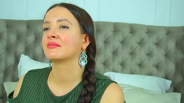 دردشة ElinaBellucci الجنسية المباشرة