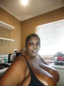 queenbusty's Live XXX Chat