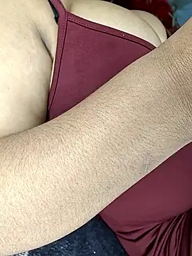 Curvy_Poojan Webbikameraesitys