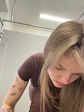 StreetSquirt live XXX chat