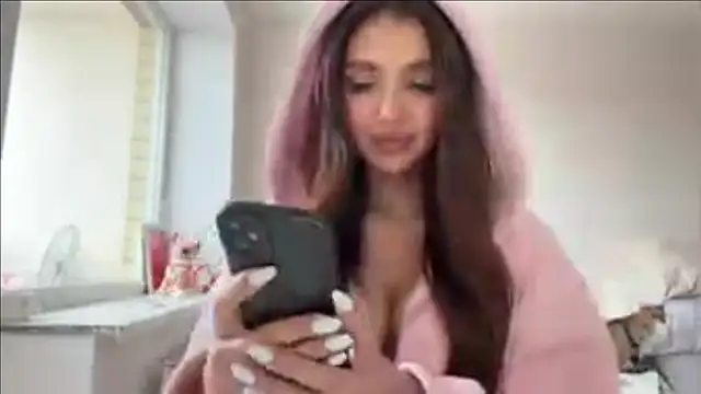 AlvinaMair live XXX chat