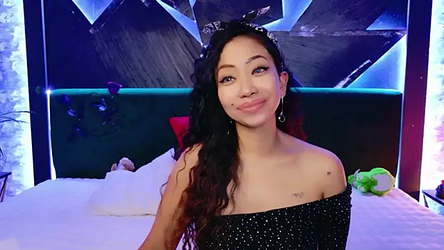 ElyaQuinn live XXX chat